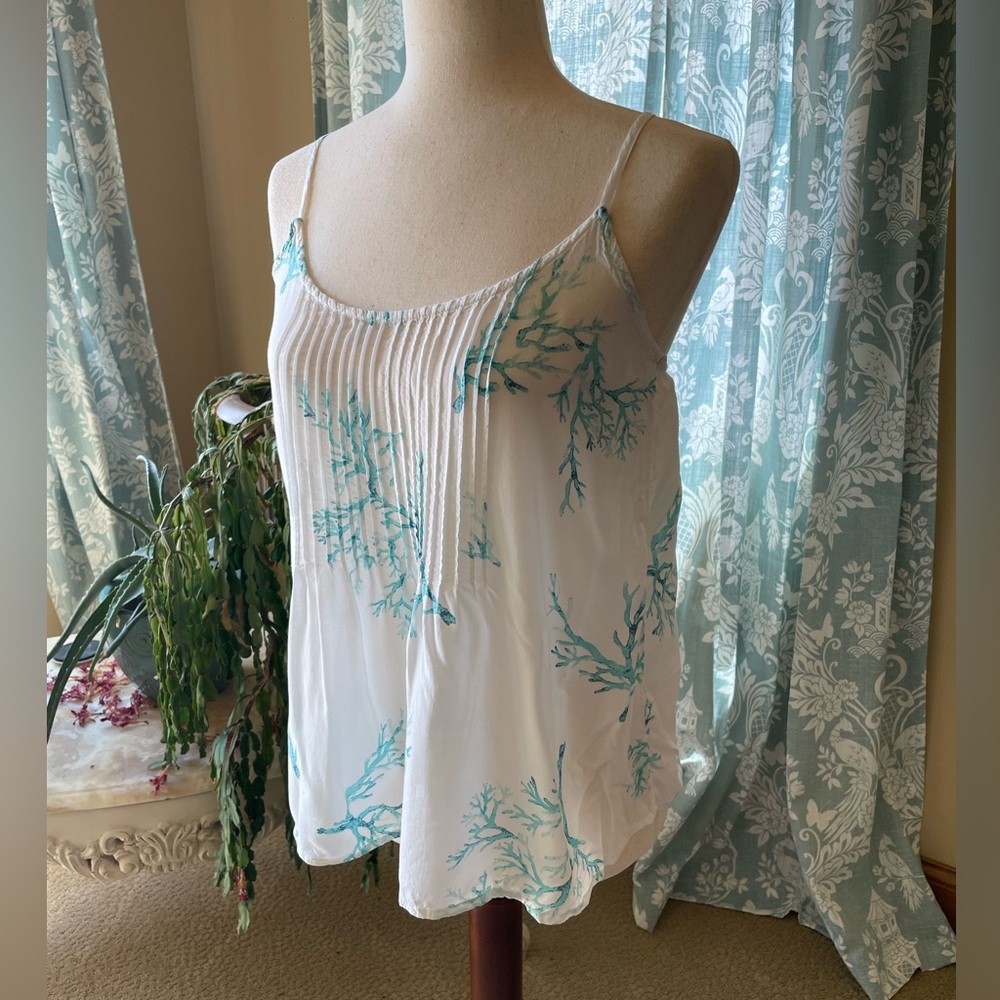 Old Navy white coral pattern cami top
